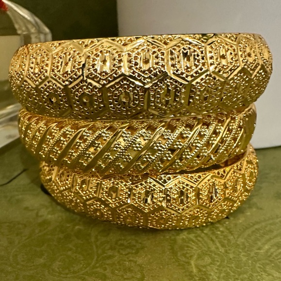 🎗️3 Large Exquisite Egytain G.F Bangles (NEW)🎗️ - Picture 2 of 5